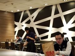 -麦当劳(汉口火车站候车室店)