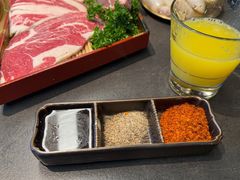 -铭牛烧肉·和牛海鲜自助(高新月牙湖店)