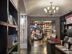 -钟书阁(松江泰晤士小镇店)