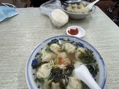 虾肉馄饨-新丰小吃(中山中路分店)