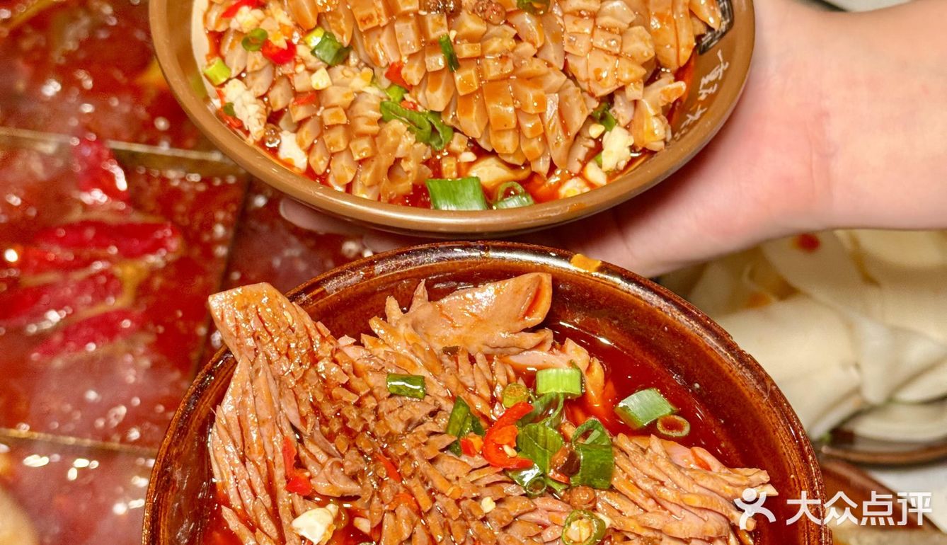 《成都排队王！这社区火锅凭啥让本地人狂炫？》