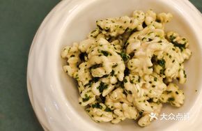 Cold-Mixed Fresh Peach Nuts