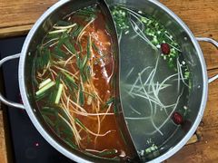 -苗伯妈酸汤火锅