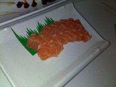 三文鱼片切的很厚 新鲜有口感-慕寿司(大宁绿地商业街店)