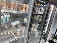 面包甜点陈列柜-白色日记·手作酸奶(麦凯乐店)