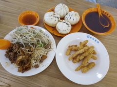 -同济大学本部学苑饮食广场