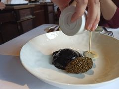 鱼子酱配鸡蛋迷莫莎-Le Comptoir de Pierre Gagnaire