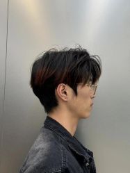 -一家只做男发烫染的店