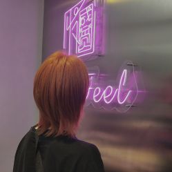 -Feel 羽毛接发