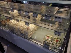 面包甜点陈列柜-白玉兰食品(汇联商厦店)
