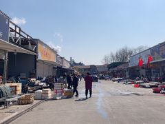 -上海龙吴水胜海发市场