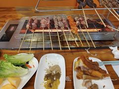 -哈尔滨小酒馆·鲜肉现穿自助烧烤(康新花园店)