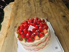 招牌红丝绒草莓裸蛋糕-艾加柒克蛋糕茶歇甜品台(春熙路店)