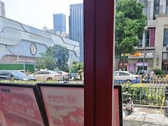 -何师傅美蛙鱼头(汉街店)