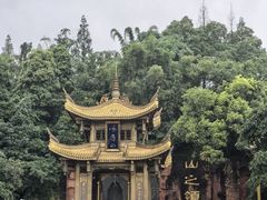 -峨眉山报国寺