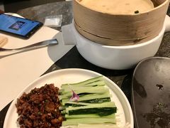 孜然羊肉松配京葱及自制薄饼-港丽餐厅(高德置地店)