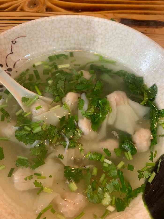 打分 猫耳朵小馄饨里面有干贝,味道一般吧因为我对海鲜不是很感兴趣