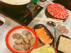 -鲜入围煮花胶鸡海鲜火锅