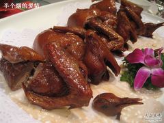 脆皮乳鸽-御花园·粤菜·海鲜火锅(中山公园店)