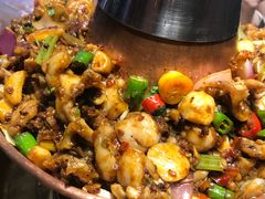 -沪小二炭火蛙锅(淮海中路美食不夜城店)