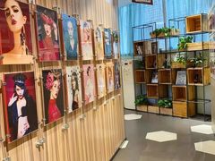 -贺加贝化妆美甲培训学校