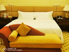 -深圳富苑皇冠假日套房酒店