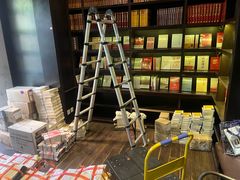 -钟书阁(松江泰晤士小镇店)