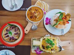 -Chom Cafe and Restaurant