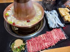 -果松木炭酸菜铜火锅·外婆参鸡汤