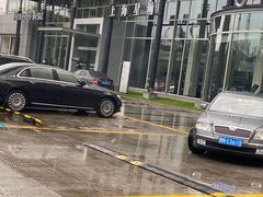 -上海星瀚奔驰4S店(红柳路店)