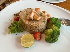 -Chom Cafe and Restaurant