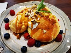 莓果奶油芝士舒芙蕾松饼-UPPER KITCHEN(延安路店)