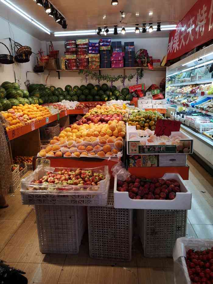 兄弟鲜果超市-"常去的一家水果店,东西挺多的,也新鲜.
