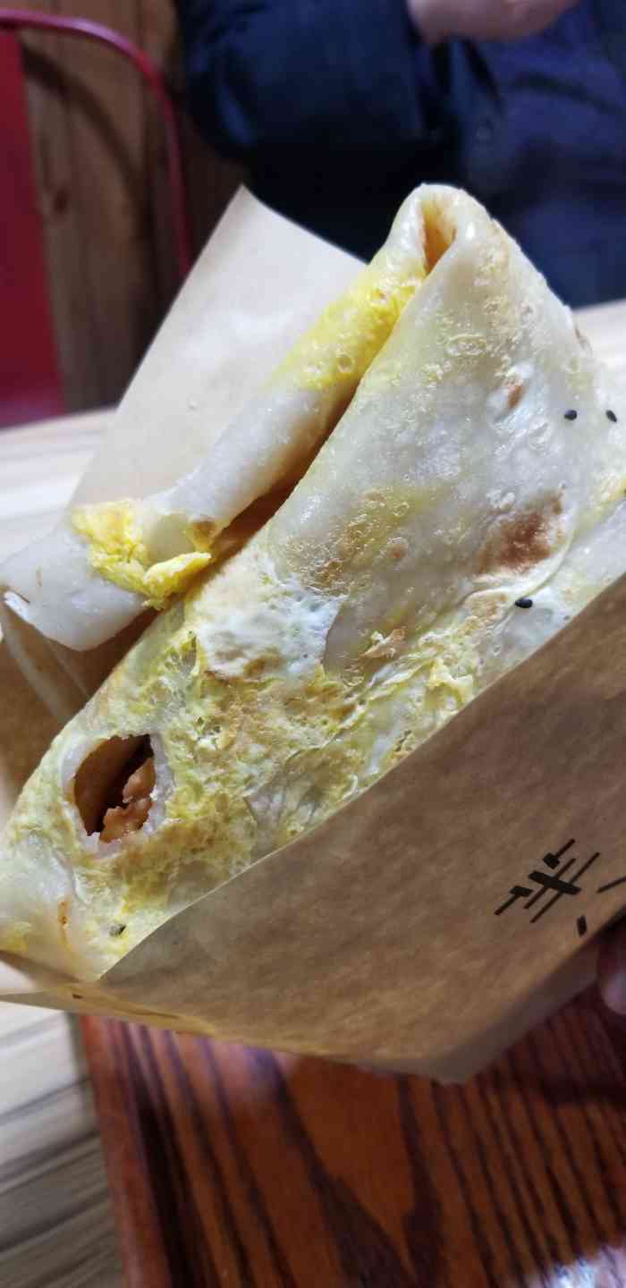 芈八子煎饼果子-"连锁店铺,店面都不算太大,但看着整齐干净.