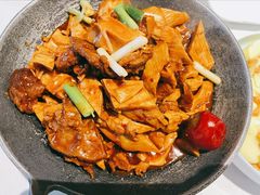 春笋焖牛肉香锅-香融府·烤鸭·家常菜(花乡奥莱店)