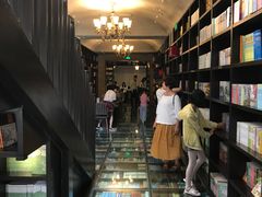 -钟书阁(松江泰晤士小镇店)