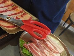 -围炉肉舍•炭烤活鳗•丹东海鲜烤肉(步行街店)