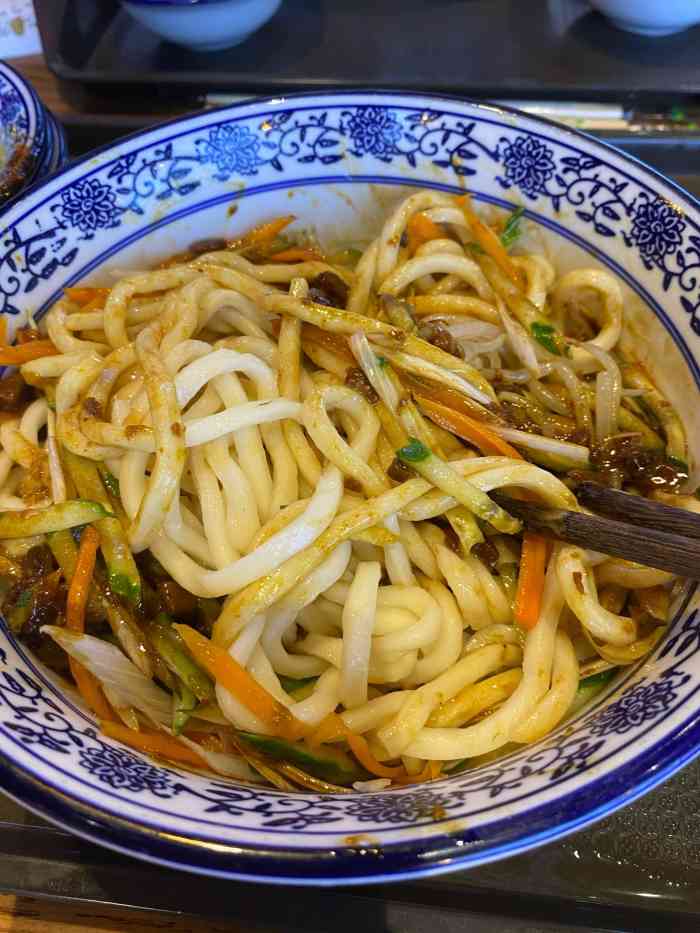 只点一个面,店里没多少顾客,但是将近20分钟上来,太慢了.