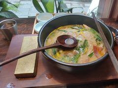-银米·云南传统过桥米线(双廊黑金冠店)