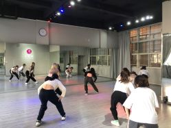 -星秀丽模特T台·舞蹈师资培训中心