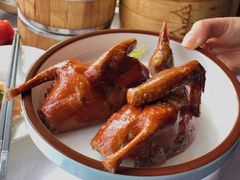 玻璃皮润烧乳鸽王-富力丽思卡尔顿酒店·丽轩中餐厅