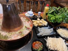 -果松木炭酸菜铜火锅·外婆参鸡汤