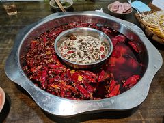 -渝嘴小老弟老火锅(华新村店)