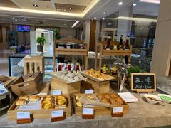 面包甜点陈列柜-金安大饭店-金品自助餐厅