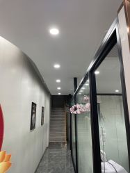 -苗方清颜专业祛痘·皮肤管理