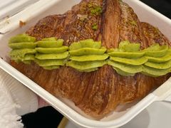 爆浆开心果牛角包-BUTTERFUL&CREAMOROUS 黄油与面包(中山公园龙之梦店)
