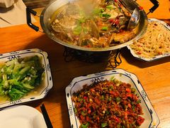 -临江餐馆二楼美食部落