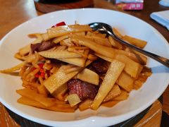腊肉炒本地时令鲜笋-宁波柏悦酒店·钱湖渔港
