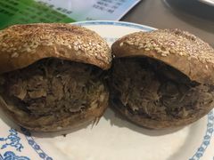 烧饼夹烧牛羊肉-老爆肚满五香烧牛羊肉