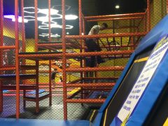 -爱蹦iBOON蹦床运动馆(江汉店)